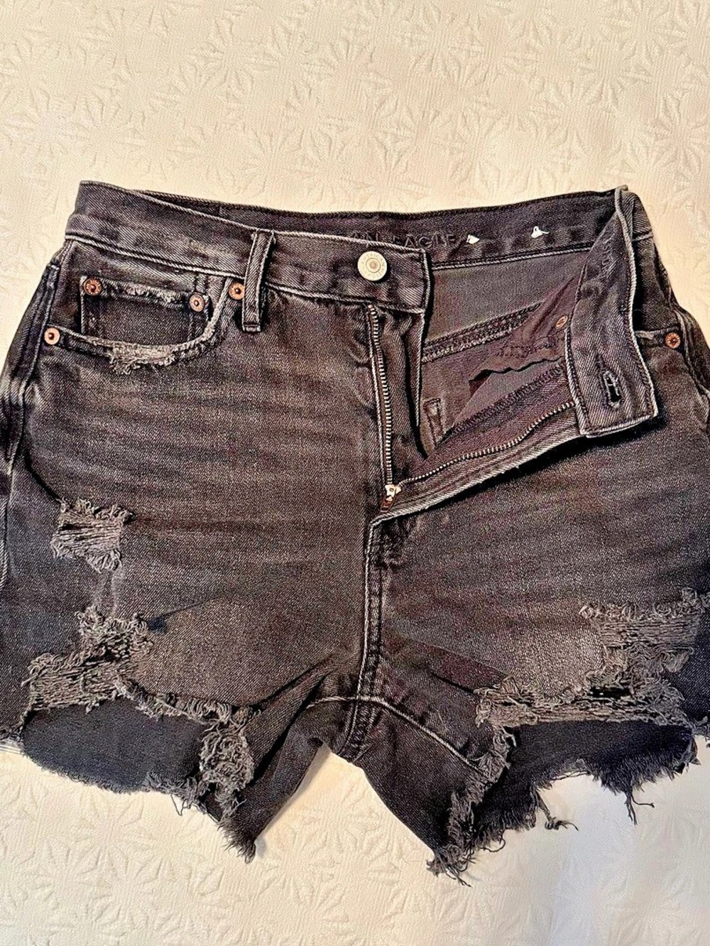 American Eagle AE Stretch Ripped Denim Mom Short Black Size 4